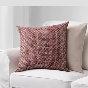 when to start using a maternity pillow